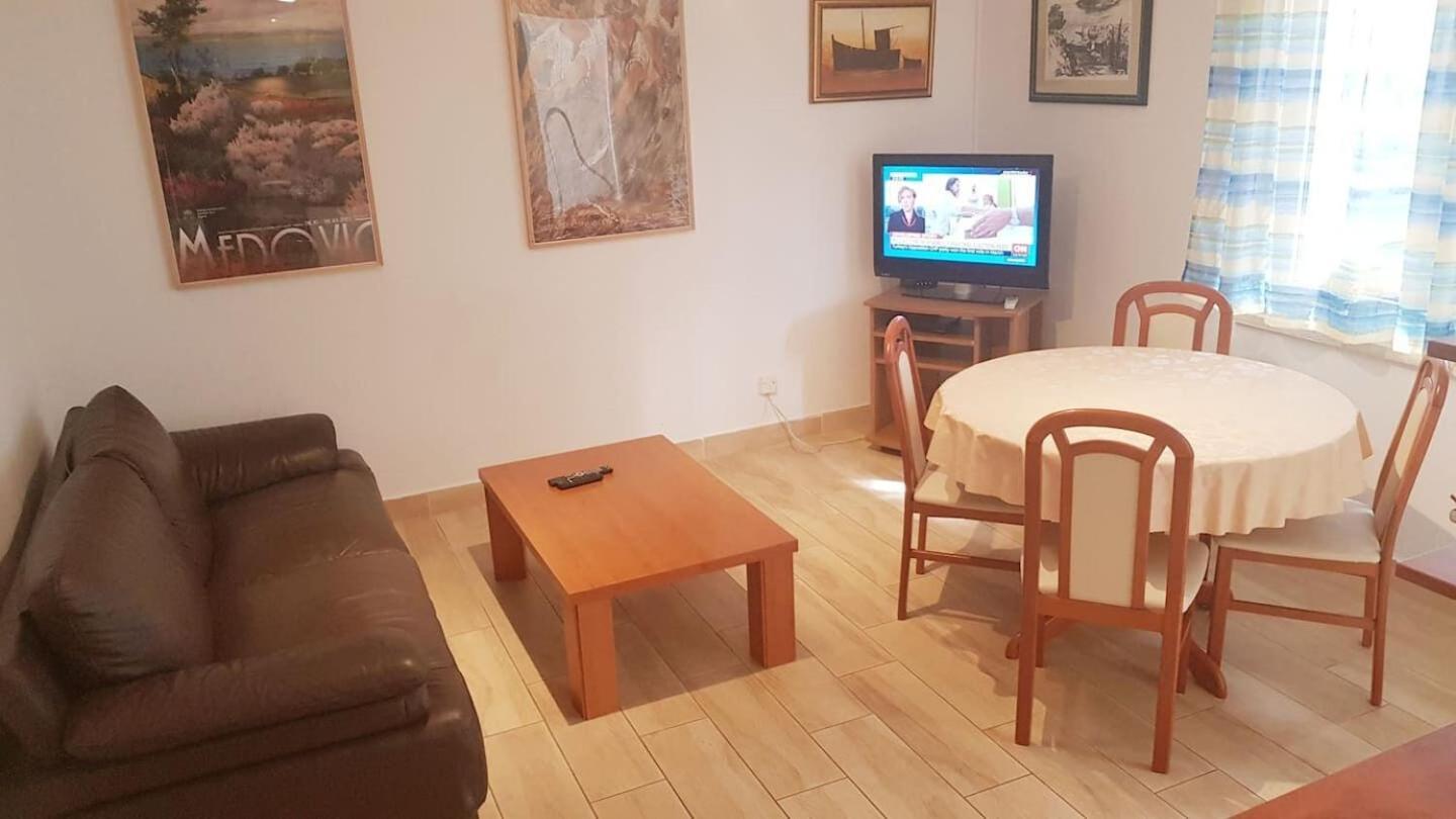 Apartments Mila - 2 bedrooms&free parking Makarska Buitenkant foto