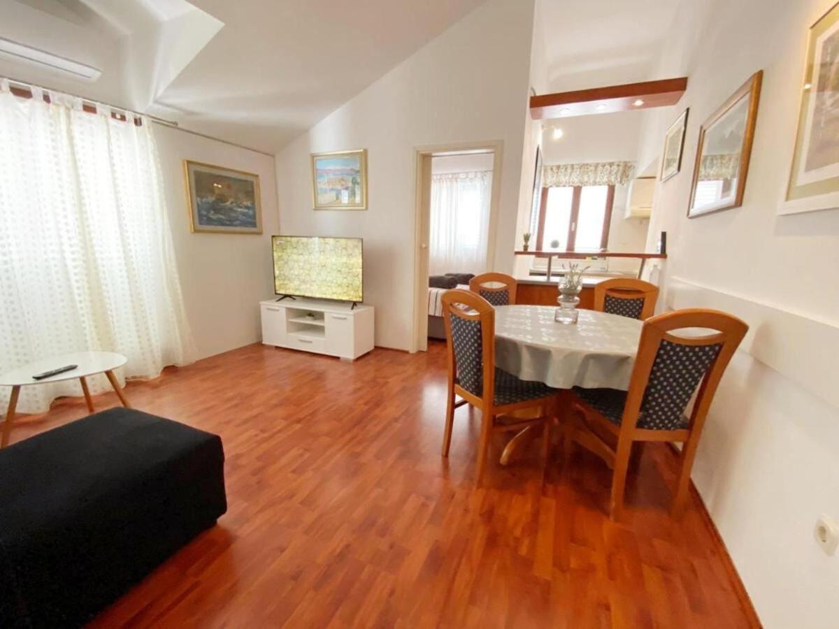 Apartments Mila - 2 bedrooms&free parking Makarska Buitenkant foto