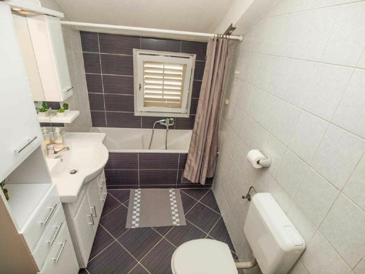 Apartments Mila - 2 bedrooms&free parking Makarska Buitenkant foto